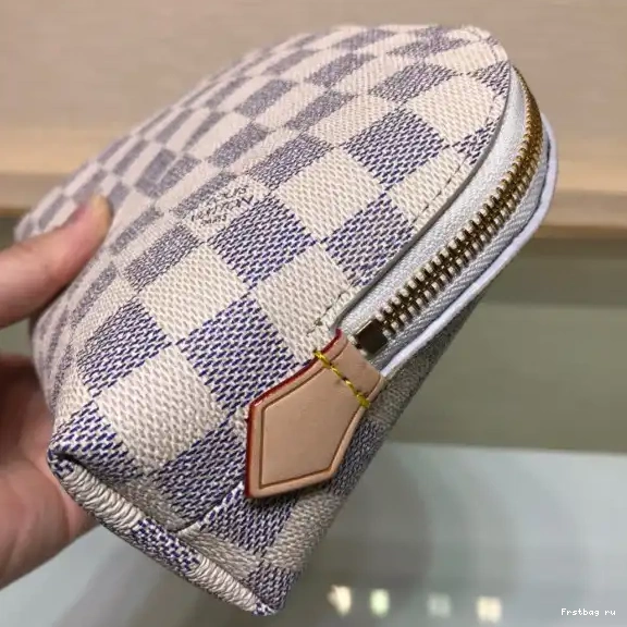 First bag ru LOUIS VUITTON GM COSMETIC POUCH 0519